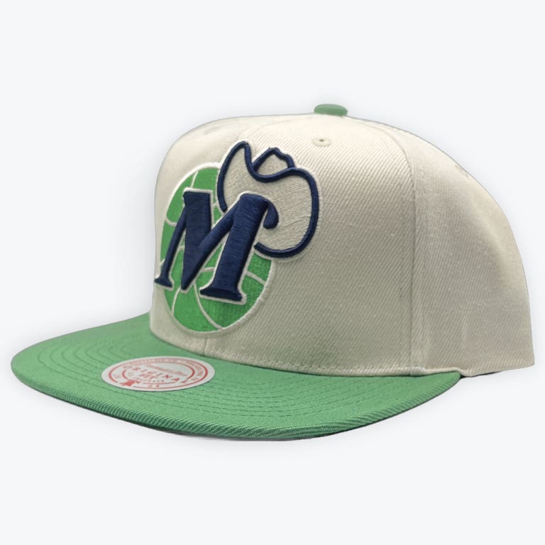 Dallas Mavericks Retro Off White/Green Mitchell and Ness Snapback Hat