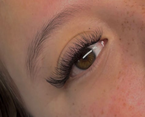 Light Volume Full Set of Lash Extensions