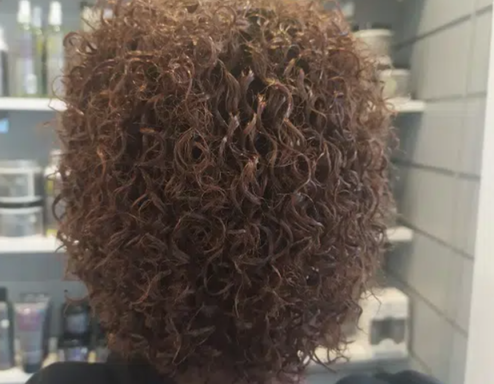 Défrisage cheveux courts