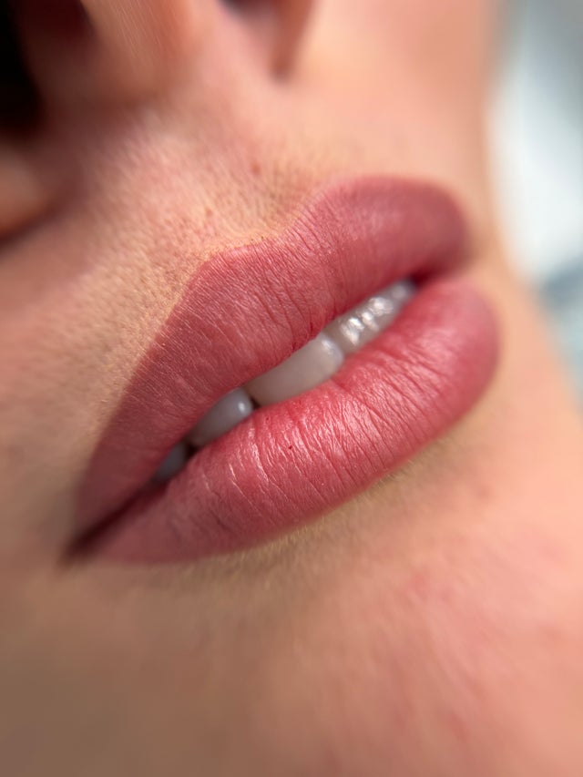 Lips pigmentation