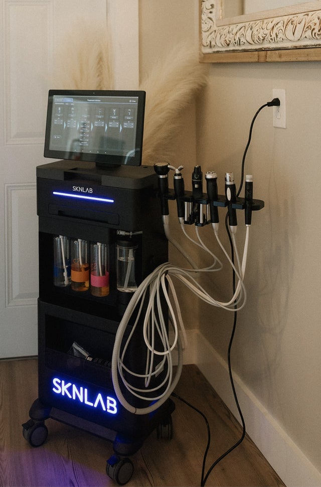 SknLab Aqua-Dermabrasion Facial