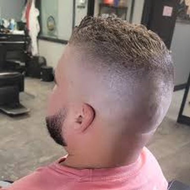 Regular straight razor/bald fade